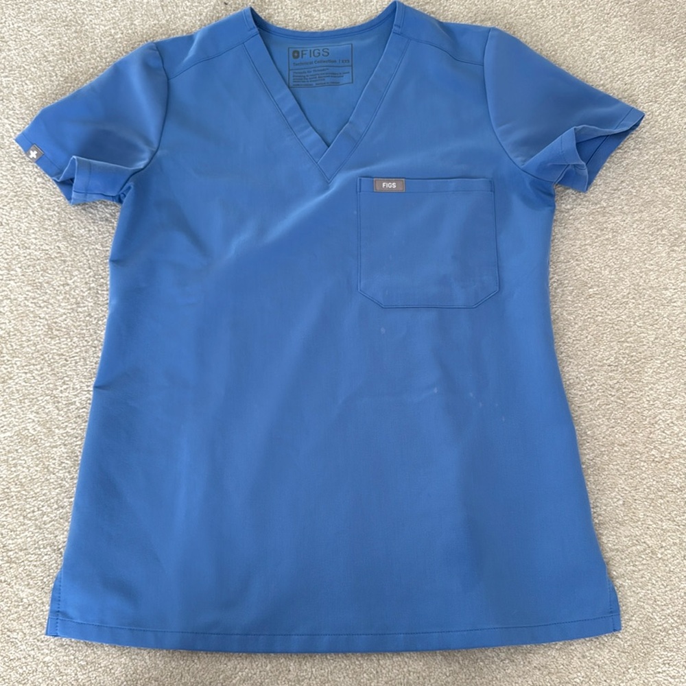 Women’s Ceil blue FIGS catarina scrub top